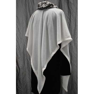 Kolmio-Poncho valkoinen
